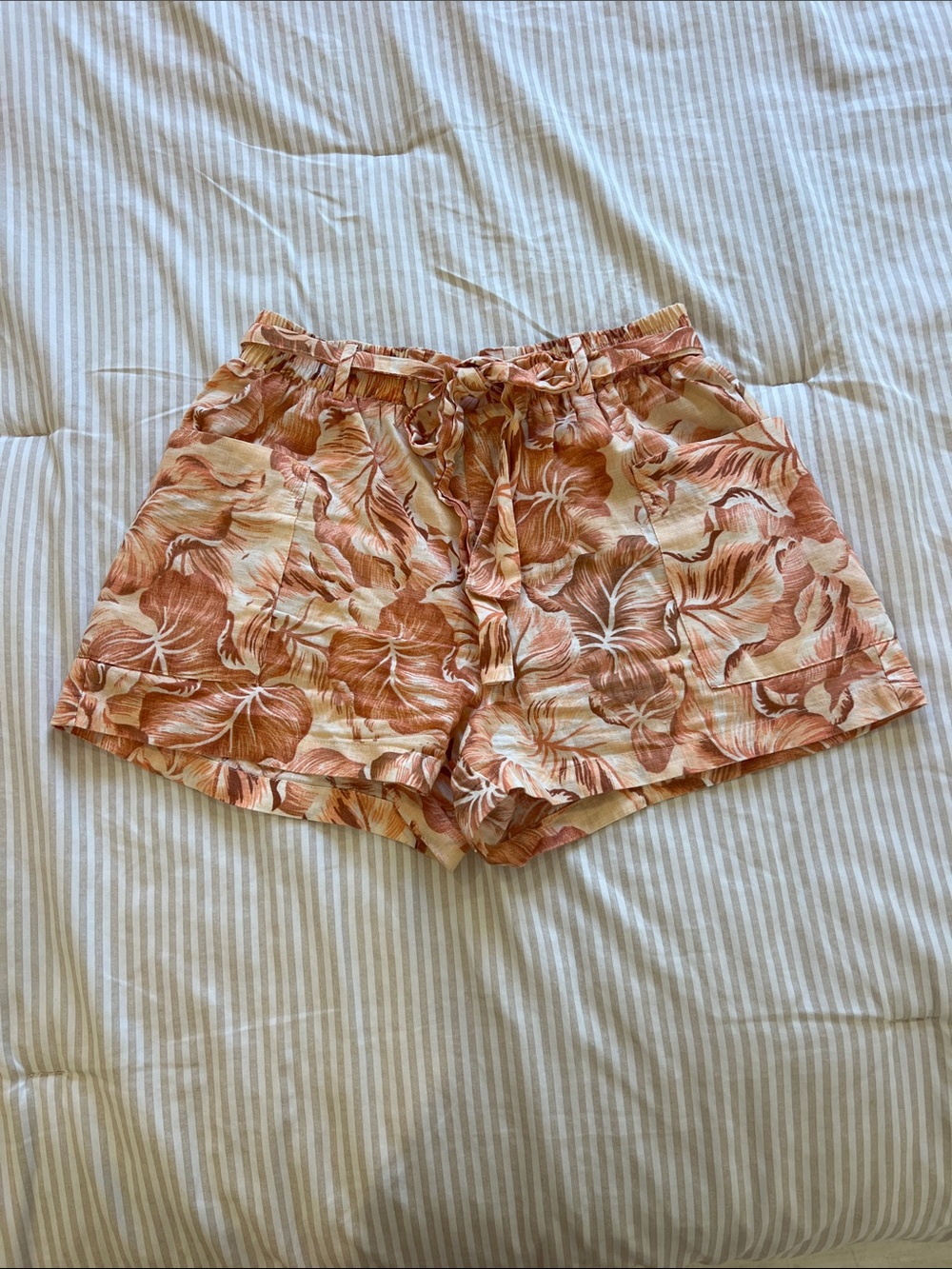 Forever 21 Women's Peach Floral Drawstring Shorts Size Small